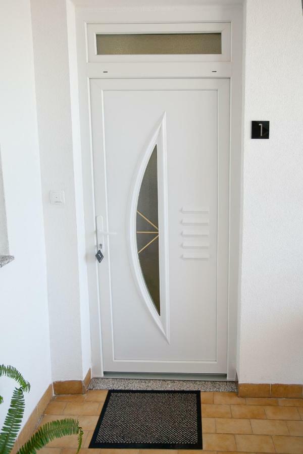 Apartment 1 *