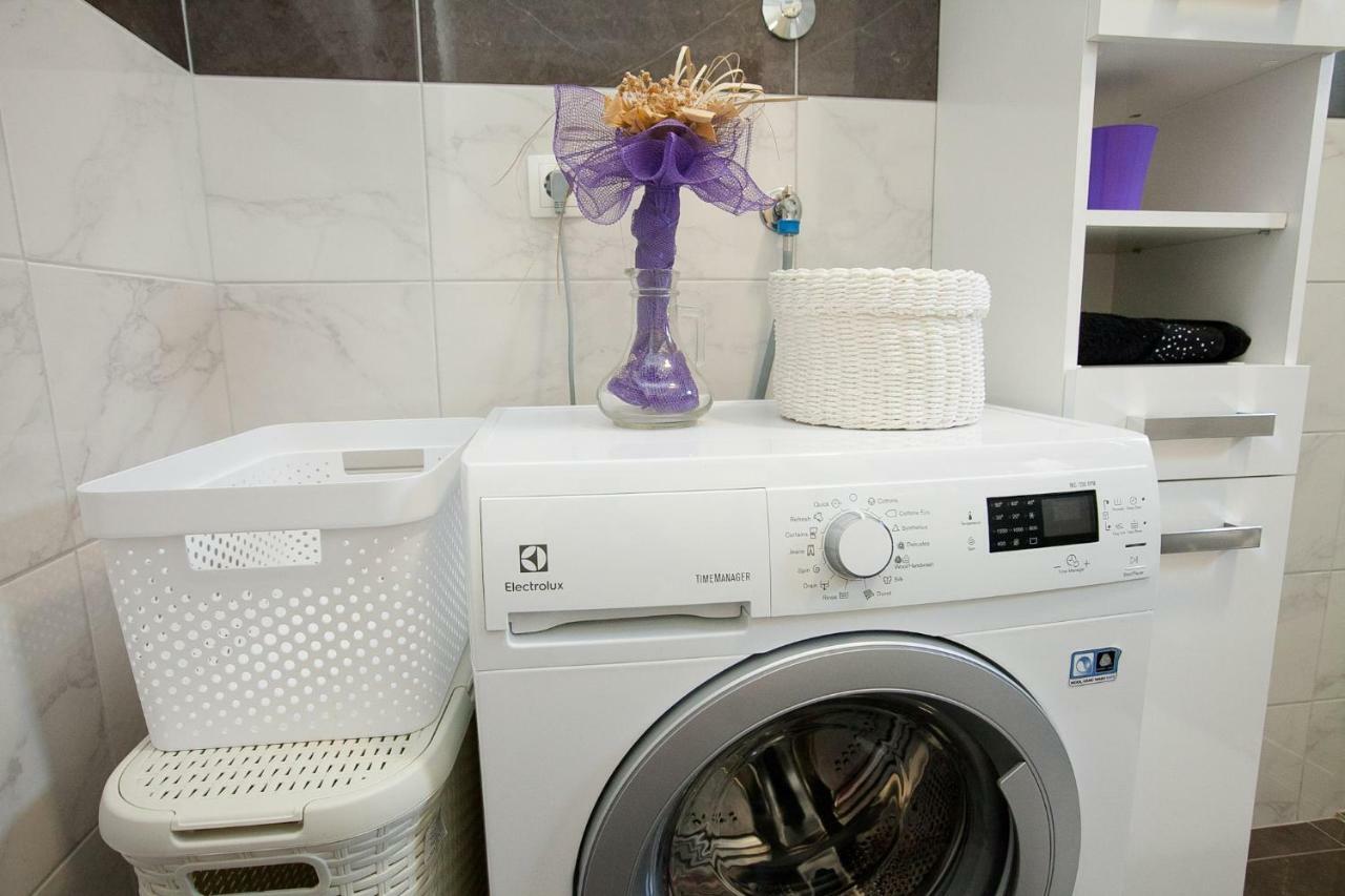 1 Apartment *