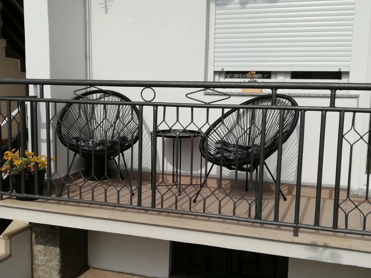 1 Apartment *